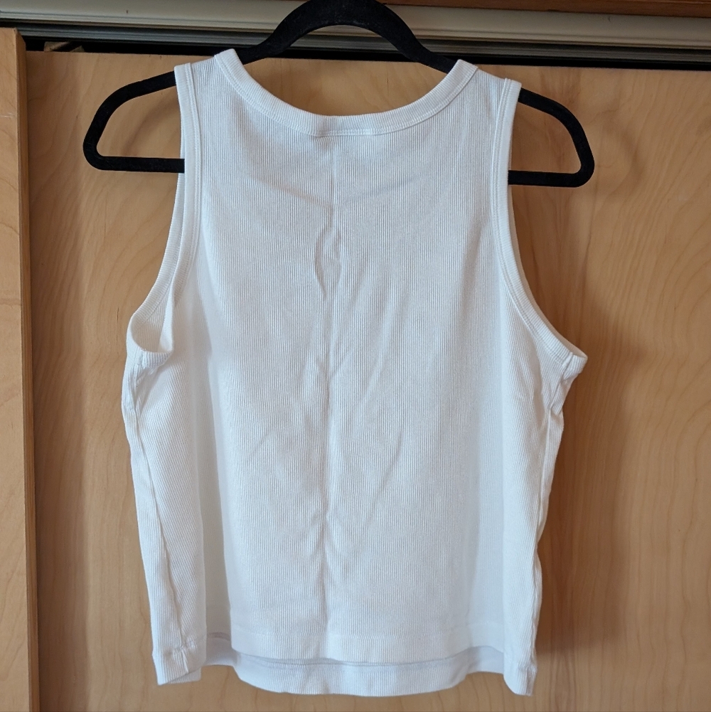 Classic White Ribbed Cropped Tank Top - Women - Picture 3 of 3